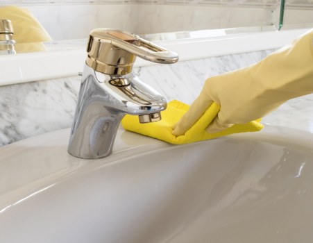 Final complaint closure and record update for cleaning service